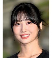 TWICE・モモ、眼差しが魅力的…肩出し&胸元が際どい姿に「女神がいる」「素晴らしい」と絶賛の声