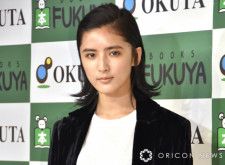 元E-girls・藤井萩花さん、夫のLEOと“密着”夫婦2ショット「すっごいカッコいい」