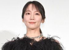 ドラマ制作中止で「眠れない」投稿の吉岡里帆　ＳＮＳ更新にファン安堵　タイトなタンク＆切れ込みデニム「ますますスタイル良く」