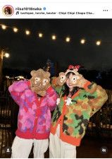 仲里依紗、妹と仲良しディズニーショット！ド派手コーデ姿に「可愛すぎ」「素敵すぎる仲姉妹」の声
