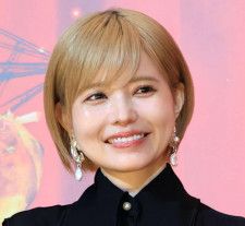 益若つばさ、へそ出しファッションでほっそり美くびれ披露「20代にしか見えない」など反響