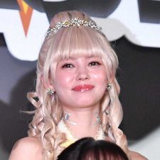 「キングオージャー」女王演じた村上愛花が初写真集、人気モデルの本領発揮「“えりか姫”って呼ばれたい」