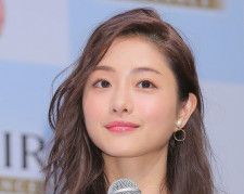 「三度見した」石原さとみ、３７歳の最新姿にネットざわつく「やばい」「結婚、出産したけど…」「顔が完璧すぎる」