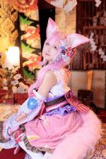 コスプレイヤー瑛羅『ホロライブ』博衣こより　つまみ細工の髪飾りとプリーツスカート自作しあでやかさ表現【コスプレ図鑑】