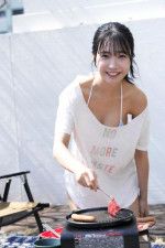 ＃2i2天羽希純「編み上げは紐が外れたら…」「いろいろ盛れてる」水着グラビアBOMB初表紙