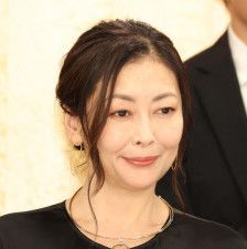 えっ54歳！？中山美穂”金髪ツインテール”雰囲気激変ショットに「可愛すぎ」絶賛殺到