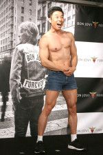 なかやまきんに君、ボン・ジョヴィ公式アンバサダー就任「筋肉キャラの完成はイッツ・マイ・ライフのおかげ」