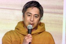 ネット騒然の48歳・内田有紀始球式、同い年の人気芸人が力説「一番きれいなんやから！」