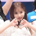 三上悠亜、ハワイで撮影した水着写真公開　胸元やくびれ露わに…「海よりこっちに目がいく」と好評