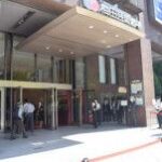 宝塚急死問題で株主総会大荒れ　急死関わったとされる団員の出席求める声、角会長らに辞任請求も