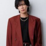 Number＿i 神宮寺勇太、パリから私服オフショットにファン歓喜 「ジュエリー担当」「神宮寺くんが寝かせてくれない」