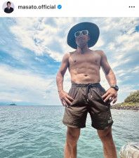 「バッキバキ」魔裟斗の鍛え上げられた筋肉美！家族で海遊びを満喫「かっこええ」「憧れファミリー」と反響