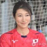 元バレー代表・狩野舞子、太もも全開“圧巻”ポーズを披露　美シルエットに「足が長〜い」「ナイスヒップ」
