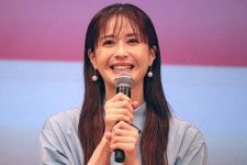 松本若菜&奥貫薫、笑顔の仲良しオフショットに「素敵なお2人」「このコンビ好き」の声＜西園寺さんは家事をしない＞