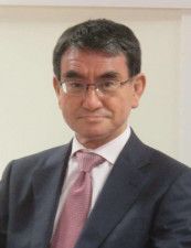 河野太郎氏「びっくり」驚きの”スズメ写真”に反響「えー衝撃」「これはすごい」